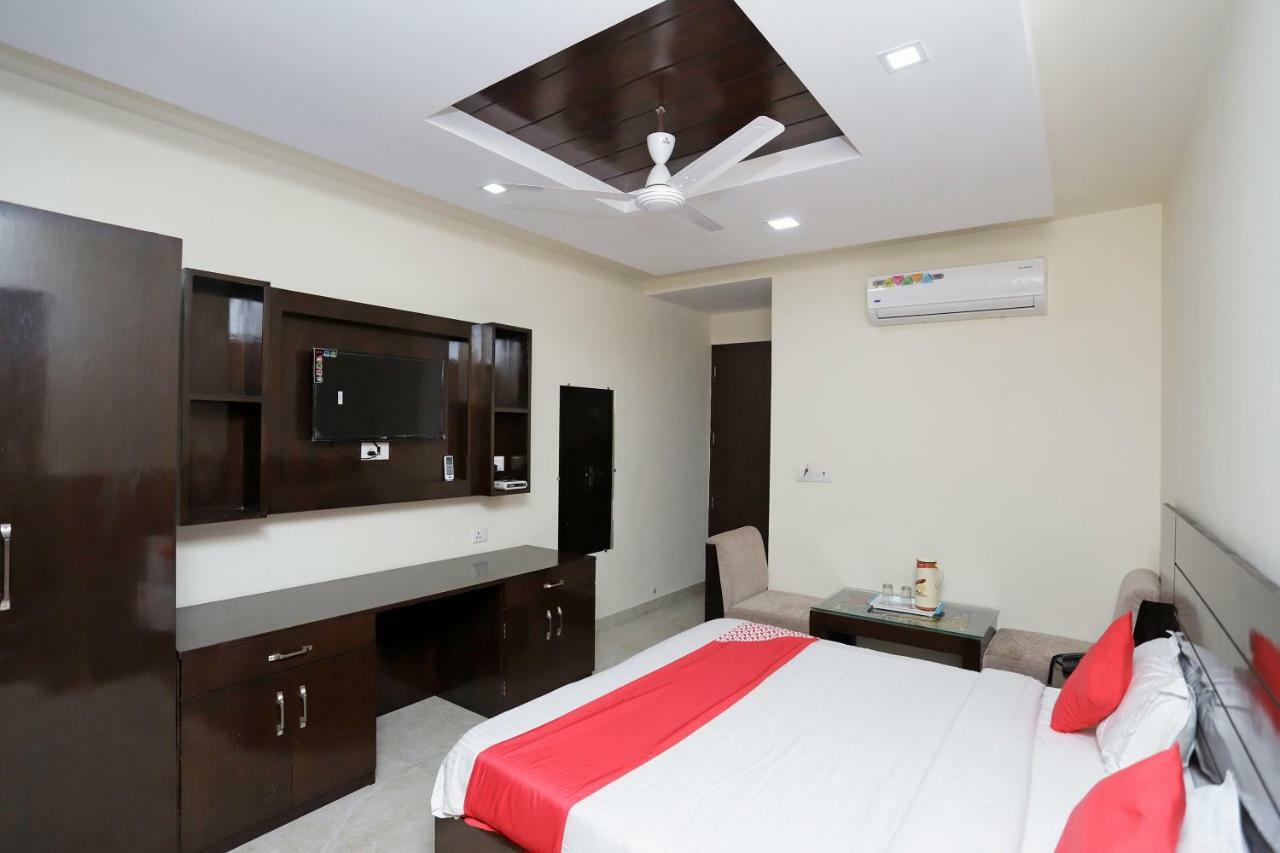 Oyo 39595 Hotel Ray Ban Kankhal Buitenkant foto