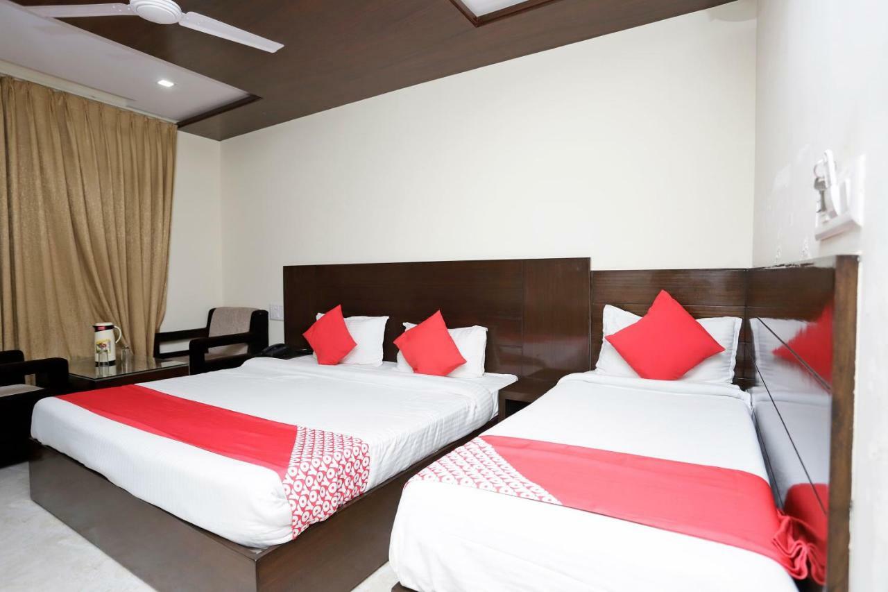 Oyo 39595 Hotel Ray Ban Kankhal Buitenkant foto
