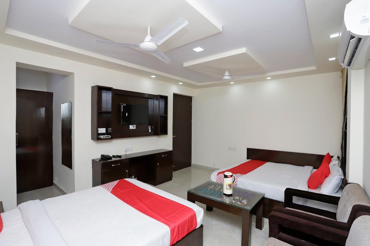 Oyo 39595 Hotel Ray Ban Kankhal Buitenkant foto